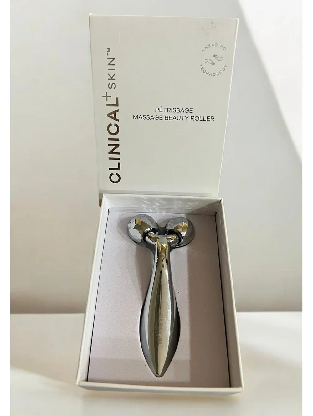 Clinical + Skin Pétrissage Face Massage Beauty Roller Silver Faceted Anti Aging